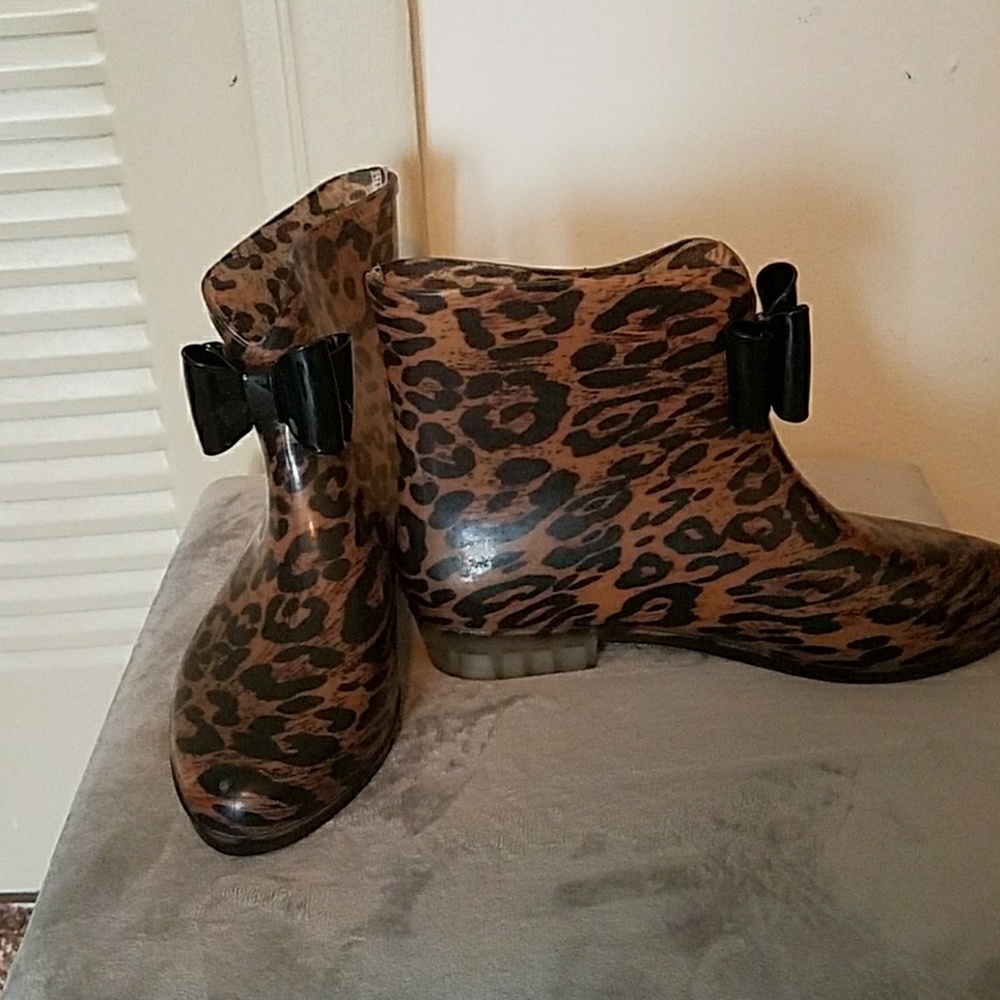 Womens Rain boots ****Make an offer****